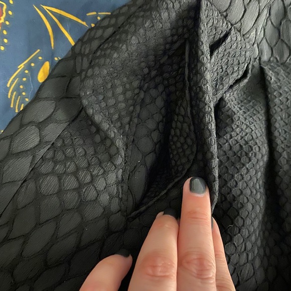 Jennifer Lopez Snakeskin Skirt - Picture 4 of 8